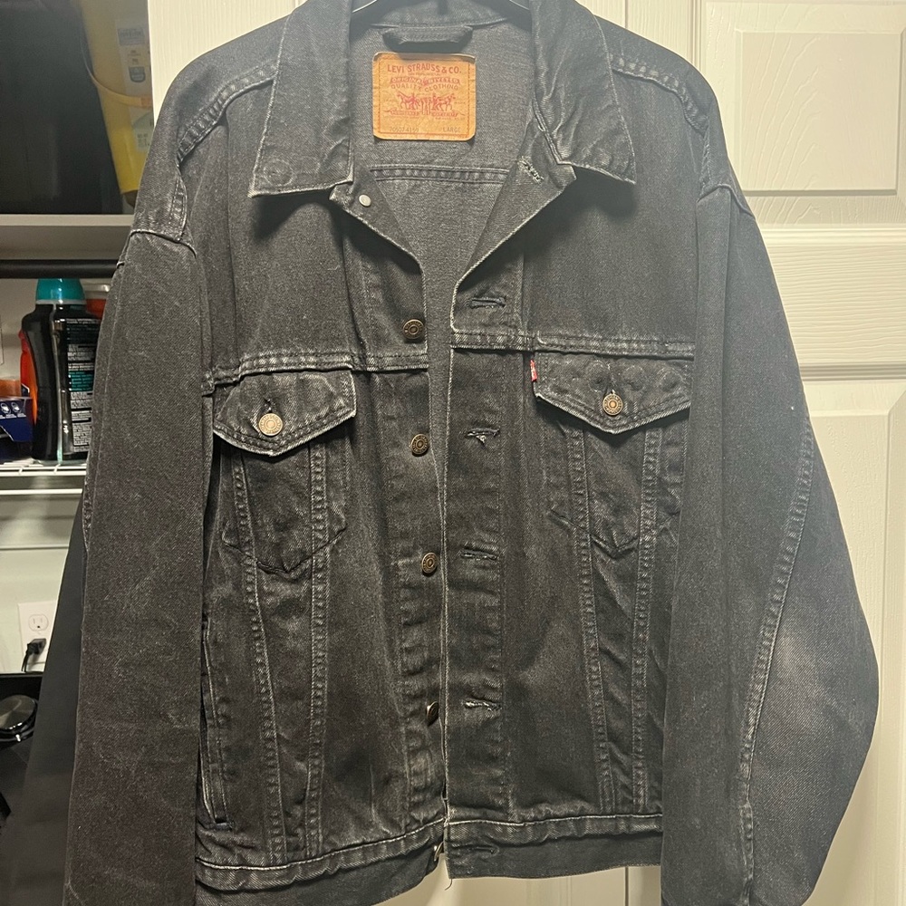 Legit Vintage 93 Levi’s Black Denim Jacket.